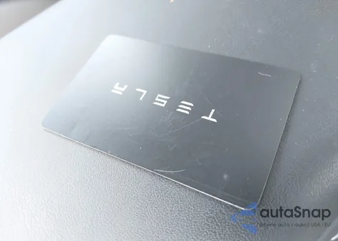 2023 Tesla Model Y Awd/Long Range Dual Motor All-Wheel Drive z USA, uszkodzony, nr VIN 7SAYGDEE8PA059111